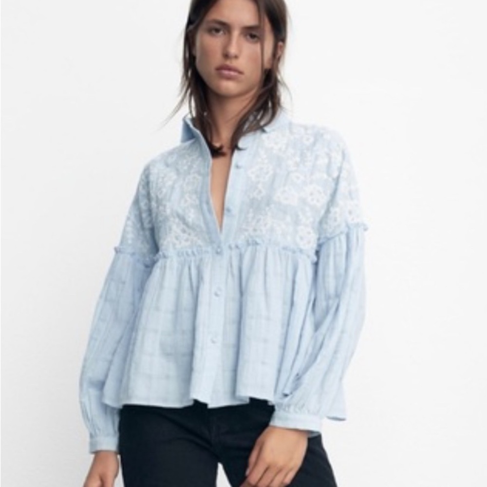 Zara Embroidered Light Blue Floral babydoll Blouse with balloon sleeves Size M